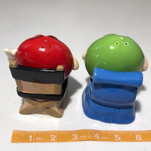 2 sets M&M Salt and Pepper Shakers Red and Green 4 Pc - Picture 3 of 4